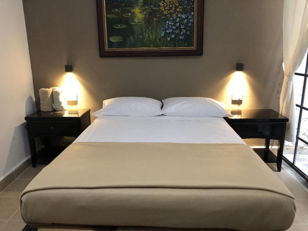Hostel Inn Альенде Экстерьер фото