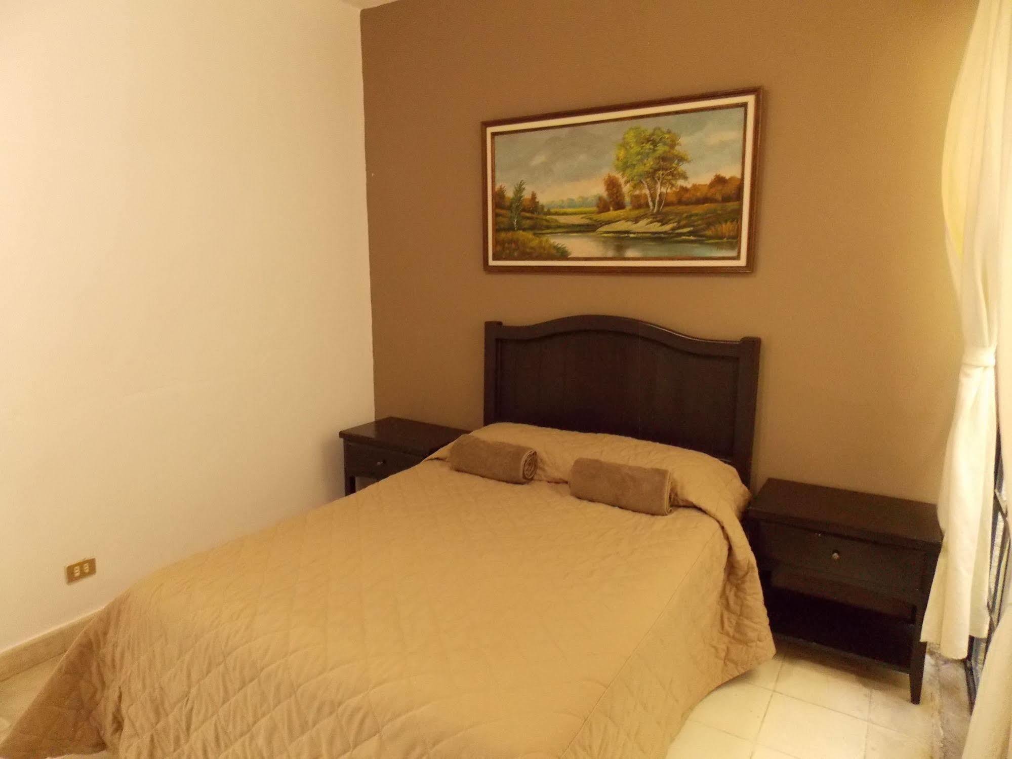 Hostel Inn Альенде Экстерьер фото